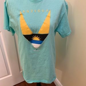 💚 Women’s destination tee shirt. Antigua